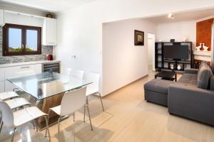 Santorinn Suites Fira的休息区