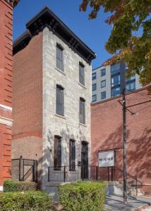a brick building with a sign on the side of it at Kasa the Niche University City Philadelphia in Philadelphia +21 photos