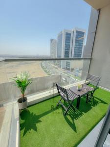 Balkón nebo terasa v ubytování Capsule Room in Business Bay Near Downtown + 32 fotografií