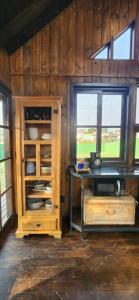 a kitchen with a sink and a window in a room at Recanto AlceNegro in Miguel Pereira