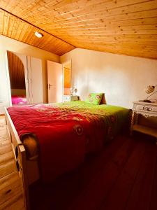 Ένα ή περισσότερα κρεβάτια σε δωμάτιο στο Oliveira Guest House