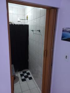 Phòng tắm tại Quarto Suite Individual Privado Penha Zona Leste