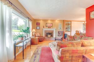 Gallery image of 1440 Getaway with Yard and Deck about 16 Mi to Rochester in Rush +28 photos