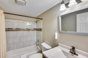 Ένα μπάνιο στο 2 Mi to Lake Michigan Pet-Friendly Sawyer Apt