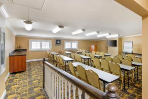 Zona de afaceri și/sau sala de conferințe de la Best Western Plus Kingsland +28 fotografii