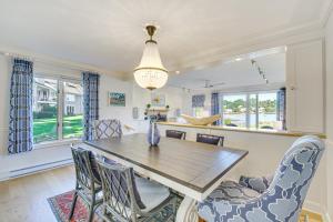 Χώρος καθιστικού στο Waterfront Condo Walk to Downtown Boothbay Harbor +26 φωτογραφίες