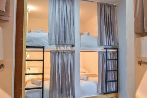 Ένα ή περισσότερα κρεβάτια σε δωμάτιο στο Casa Helena Hostel
