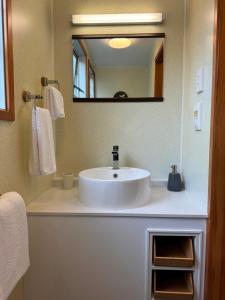 Koupelna v ubytování Ala Moana Motel + 37 fotografií