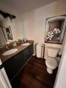 Koupelna v ubytování The Perfect Getaway in Renovated Corner Unit