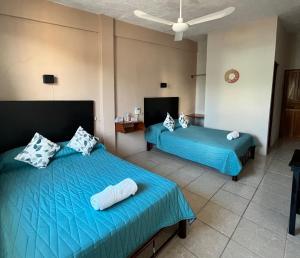 Postel nebo postele na pokoji v ubytování Hotel Las Brisas