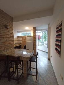 Kuhinja oz. manjša kuhinja v nastanitvi Amplio departamento céntrico