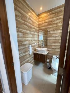 Koupelna v ubytování Timeless Luxury Villa-Ocean View 3BRM-5Bath-Pool