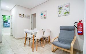 a dining room with a table and chairs at Stunning Apartment In Fuengirola in Fuengirola