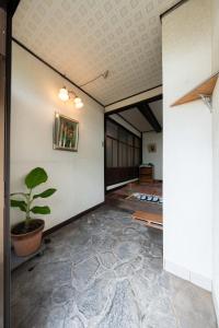 Fotografie z fotogalerie ubytování 倉敷の宿Retreat KOBAYASHI 1棟貸切 1日1組限定 11LLDDK 520平米 102年前の伝説の建物 瀬戸内芸術祭2025 直島 美観地区 最大10名 駐車場3台 ベッド8台 v destinaci Kurašiki