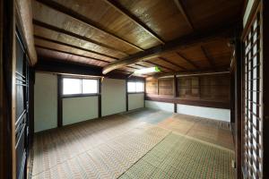 Fotografie z fotogalerie ubytování 倉敷の宿Retreat KOBAYASHI 1棟貸切 1日1組限定 11LLDDK 520平米 102年前の伝説の建物 瀬戸内芸術祭2025 直島 美観地区 最大10名 駐車場3台 ベッド8台 v destinaci Kurašiki
