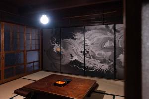 Fotografie z fotogalerie ubytování 倉敷の宿Retreat KOBAYASHI 1棟貸切 1日1組限定 11LLDDK 520平米 102年前の伝説の建物 瀬戸内芸術祭2025 直島 美観地区 最大10名 駐車場3台 ベッド8台 v destinaci Kurašiki