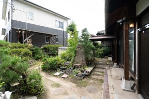 Zahrada ubytování 倉敷の宿Retreat KOBAYASHI 1棟貸切 1日1組限定 11LLDDK 520平米 102年前の伝説の建物 瀬戸内芸術祭2025 直島 美観地区 最大10名 駐車場3台 ベッド8台