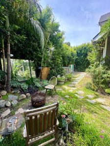 a garden with a bench and a table and a basket at Oasis Hollywood in Los Angeles