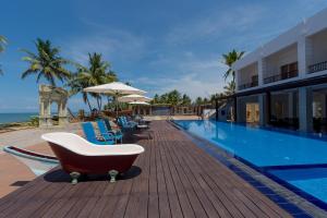 Πισίνα στο ή κοντά στο Kalutara Sea Gate Hotel