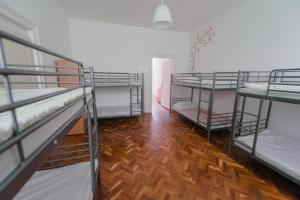 Un ou plusieurs lits dans un hébergement de l'établissement Budapest Party Hostel at Udvarom