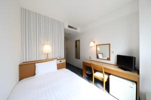 Postel nebo postele na pokoji v ubytování Smile Hotel Nihombashi Mitsukoshimae
