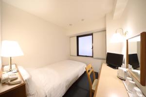 Postel nebo postele na pokoji v ubytování Smile Hotel Nihombashi Mitsukoshimae