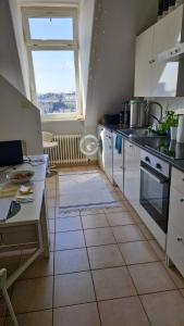 Kuchyň nebo kuchyňský kout v ubytování Nice Private Room in Shared Apartment - 2er WG
