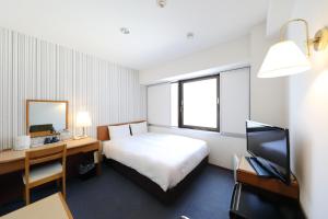 Postel nebo postele na pokoji v ubytování Smile Hotel Nihombashi Mitsukoshimae