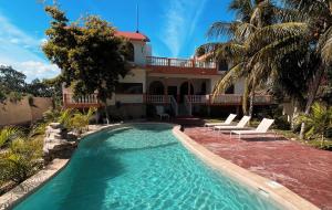 a swimming pool in front of a house at Villa X'Cocay in Valladolid