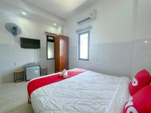 Postel nebo postele na pokoji v ubytování Tây Nguyên Hotel Đà Nẵng