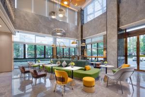 Ruang duduk di Home2 by Suite Wuhan Qingshan