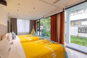 Suzhou Zhouzhuang Slowlife River View lnn客房内的一张或多张床位