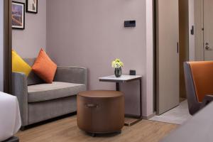 Ruang duduk di Home2 by Suite Wuhan Qingshan
