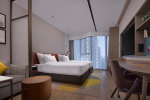 Katil atau katil-katil dalam bilik di Home2 by Suite Wuhan Qingshan