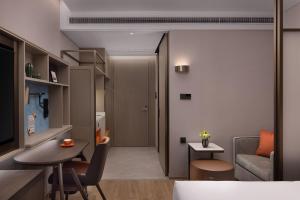 Ruang duduk di Home2 by Suite Wuhan Qingshan