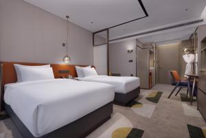 Katil atau katil-katil dalam bilik di Home2 by Suite Wuhan Qingshan