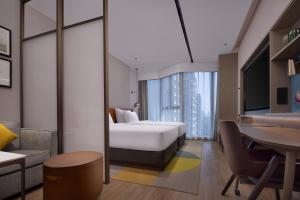 Katil atau katil-katil dalam bilik di Home2 by Suite Wuhan Qingshan