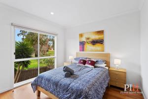 a bedroom with a bed and a large window at Spacious 4-Bd in Cowes sleeps 8 in Cowes +22 photos