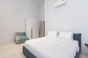 a white bed with white sheets and pillows in a room at Sea View Chaweng Noi Villa Luxury in Chaweng Noi Beach +36 photos