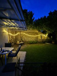 Ein Garten an der Unterkunft Ferienhaus Dhrontal
