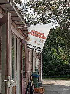 Zgradba, v kateri se nahaja kampi