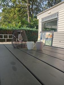 Balkon oz. terasa v nastanitvi Gezellige, knusse, Stacaravan Banjer