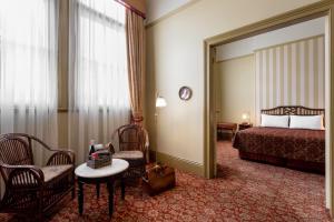 Postel nebo postele na pokoji v ubytování Hadley's Orient Hotel