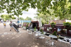 a group of tables and chairs and a food truck at Cosy Little Venice Pied-à-Terre by MoreThanStays in London