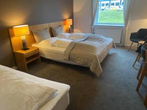 A bed or beds in a room at Møn Golf Resort - Hotel Præstekilde