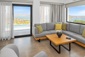Χώρος καθιστικού στο Sole Mare Luxury Villa With Sea View & Private Pool in Elounda