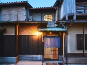 Budova, kde se prázdninový dům nachází