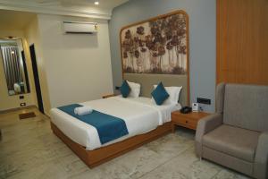 Hotel Leela's客房内的一张或多张床位