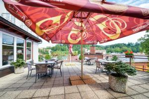 Restoran või mõni muu söögikoht majutusasutuses Hotel Filipinum