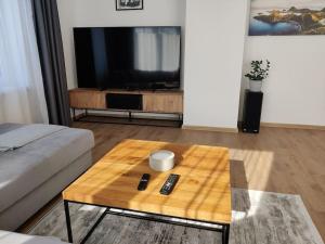 Un televizor și/sau centru de divertisment la Apartmán v centre mesta Trstená